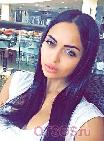 Лолита оказывает услугу Минет