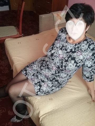 Полина оказывает услугу Глубокий минет