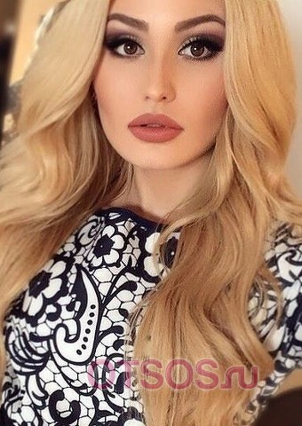 Диана оказывает услугу Куннилингус