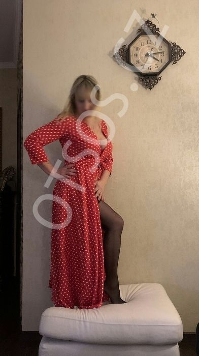 Яна оказывает услугу Стриптиз не профи