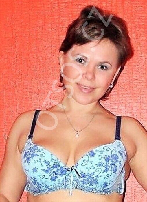 Забава оказывает услугу Минет