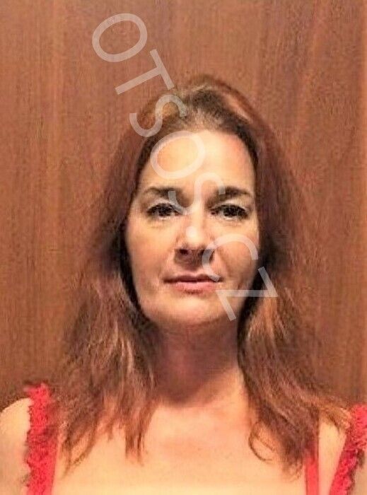 Лиза оказывает услугу Секс анальный