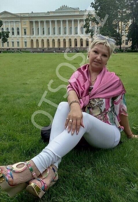 Олеся оказывает услугу Минет