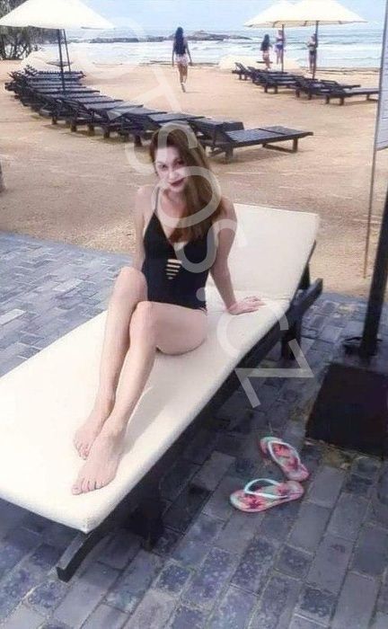 Карина оказывает услугу Стриптиз не профи